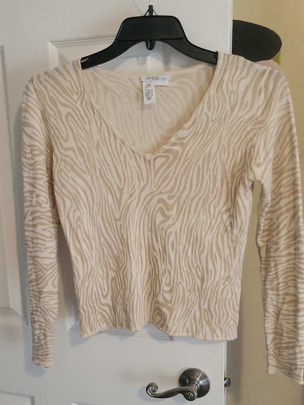 Allude SzXS Beige & Cream Zebra-Print V-Neck silk & cashmere Long Sleeve Top
